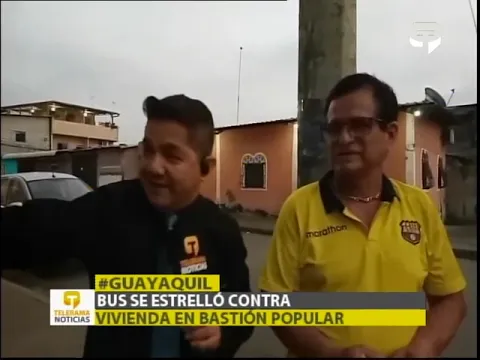 Bus se estrelló contra vivienda en Bastión Popular