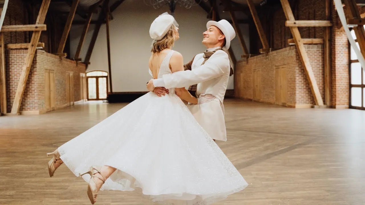 SIA - SNOWMAN ⛄ Christmas Wedding Dance Choreography / Romantic First Dance / Online Tutorial SIA - SNOWMAN ⛄ Christmas Wedding Dance Choreography / Romantic First Dance / Online Tutorial
