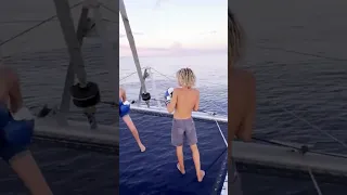 A sunset… and some boxing? Okay then. ⛵️ #sailingfamily #sailinglife #travel