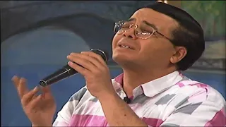 احمد ادم يبدع فى غناء اغنية قارئة الفنجان دندنها