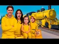 Download Lagu VIAJANDO SOLO de COLOR AMARILLO en TREN