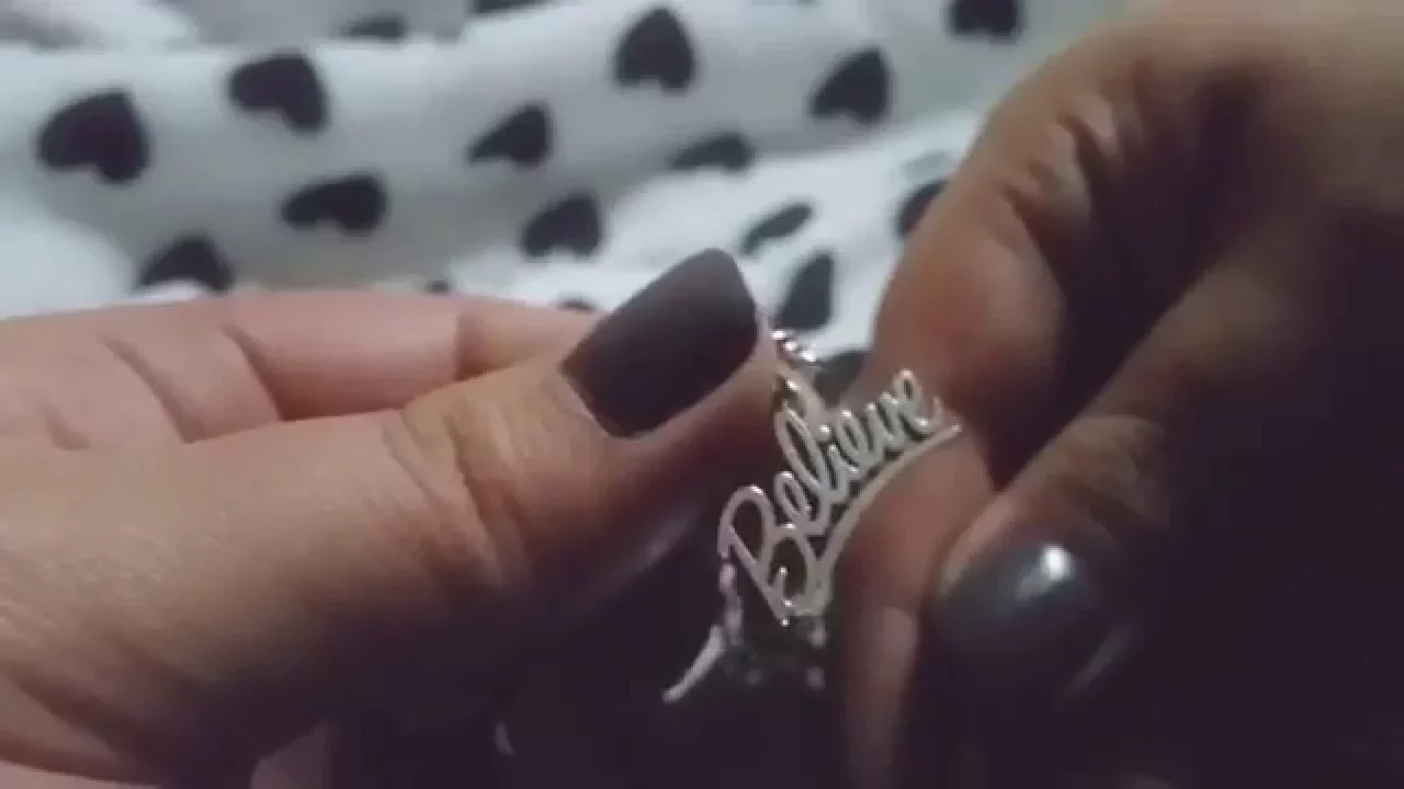 Woman Wears $13 Ring For 30 Years, Looks Again And Realizes She’s A Millionaire