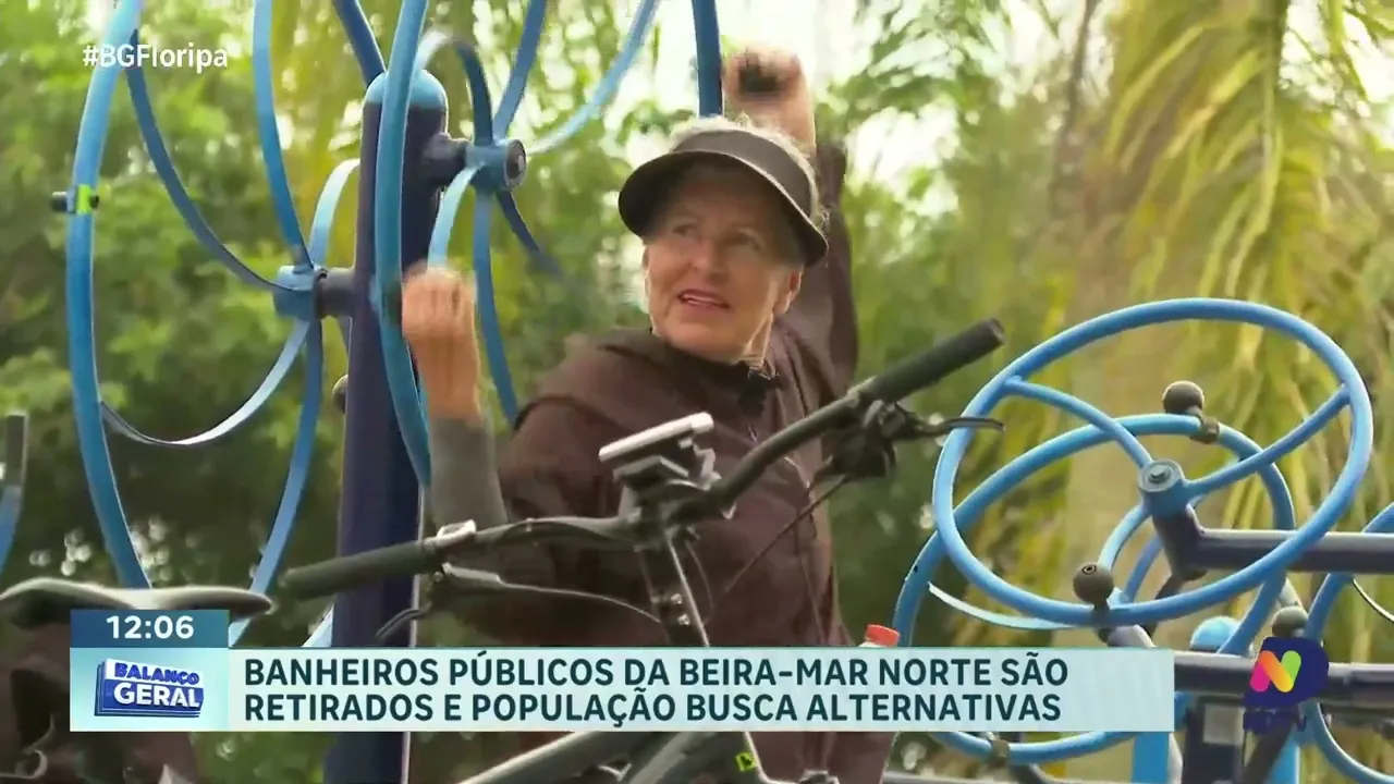 Banheiros públicos da Beira-Mar Norte são retirados e população fica sem opções