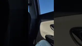 صور في سيارة كأنها لكي 