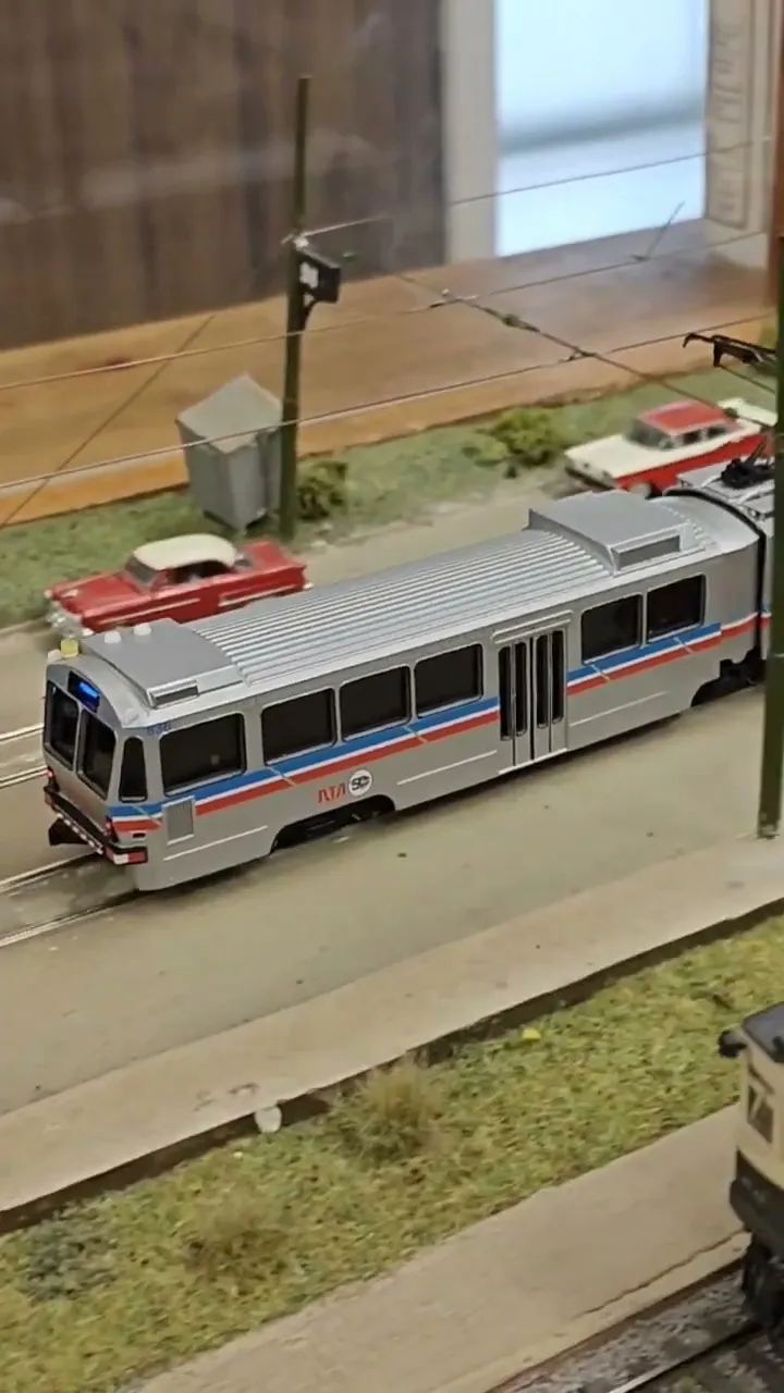 HO Scale Cleveland RTA Breda LRV (Blue/Green Lines) - Shell and Chassis