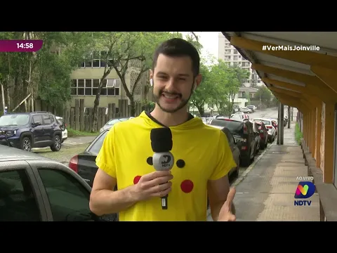 Cachorro sapeca: invade palco de evento em Araquari e chama atenção com atitude inesperada