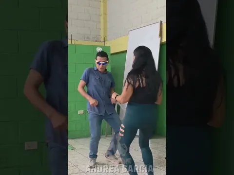 Robotina y pikadito haciendo el paso de la salpora #plazalibertad #viral #shorts #paraty