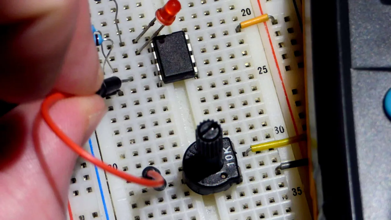 LM358 low voltage single supply op amp non inverting comparator circuit with LED load