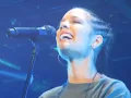 Download Lagu Halsey - Closer (The Chainsmokers) Live - Y100 Jingle Ball 2017 - Sunrise, FL 12/17