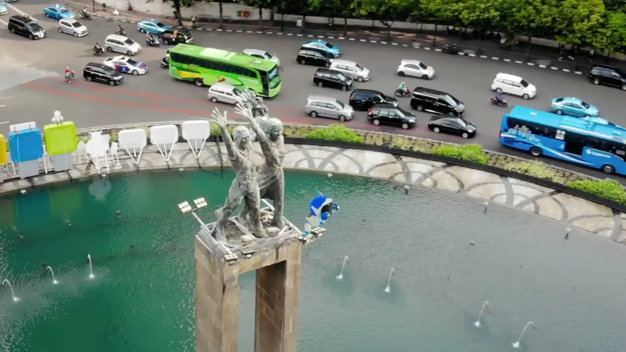 ASTRO observes Jakarta traffic from Indonesias iconic Selamat Datang monument