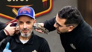 الحلاق يحلق شعره مارأيك في التدريج؟