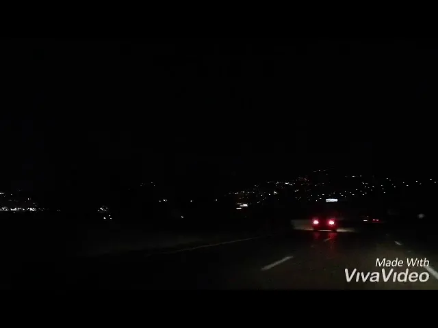 ⁣الدكتور الشيخ إبراهيم العاملي أثناء نزهة ليلية مع عائلته بين جبل عامل وبيروت وهو يمدح أمير المؤمنين