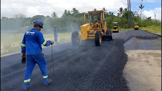 Motoniveladora 120k/patrol/espalhando asfalto no gabarito rolo chapa e rolo de pneu parte I