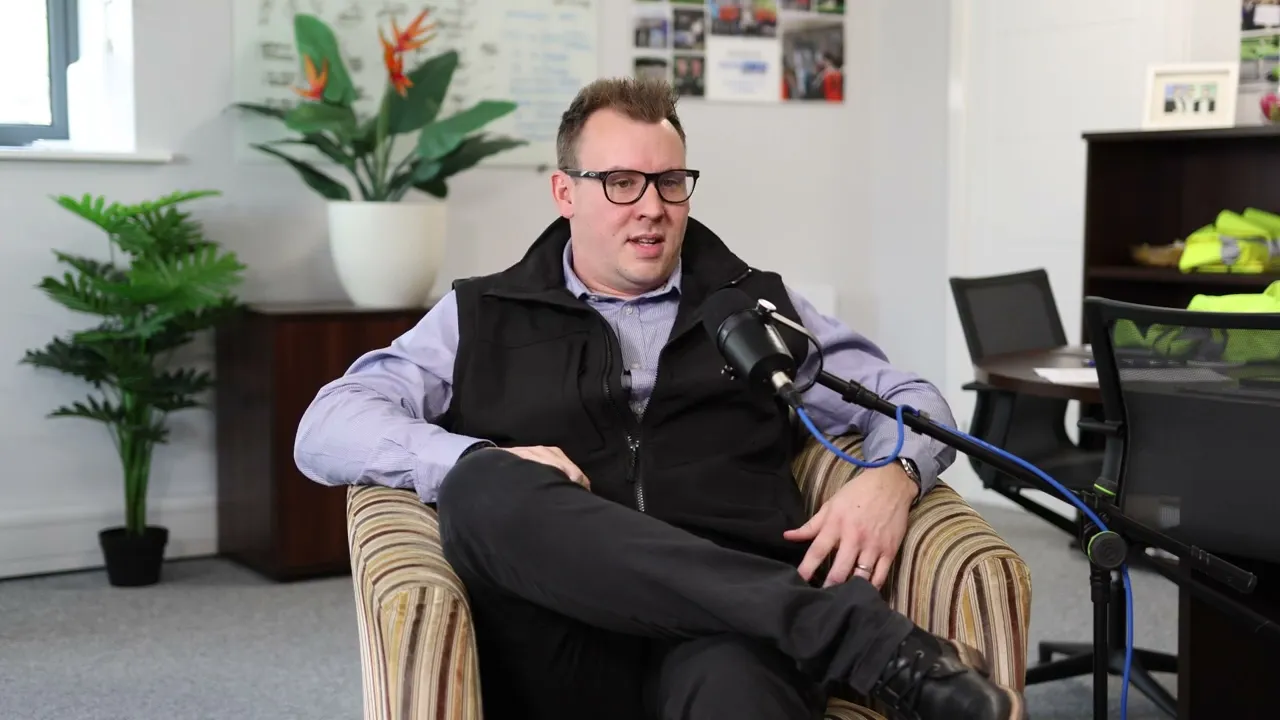 Quickslide's Sales Director Introduces Glazing Insider to our NEW Slim Midrail