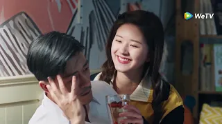 تشك في قدراته فأراد أن يثبت أنها على خطأ مقطع من الحلقة 19 مواعدة في المطبخ 