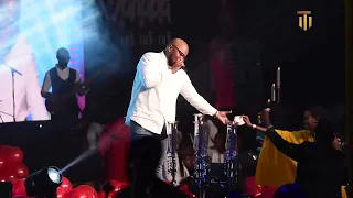 show ya kasimu mganga kwenye usiku wa mahaba alivyo wachanganya wapendao kwa sauti yake
