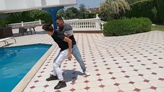 اول مقلب في فيلا ابو الشوق رمينا موبيل صحبنا في حمام السباحه 