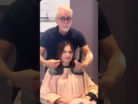 Uno dei tagli più richiesti dalle mie clienti straniere wolf cut con frangia colore henné marron