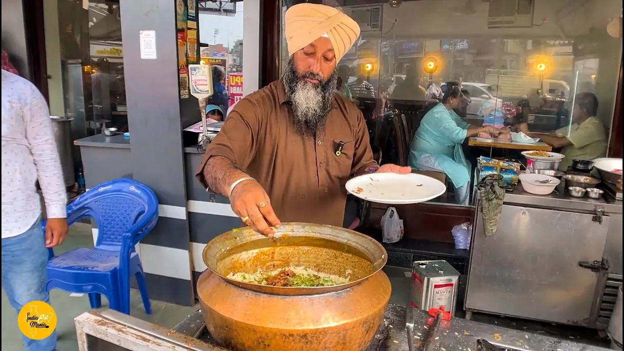 Amritsar Sardar Ji Making Hyderabadi Style Chicken Dum Biryani Rs. 300/- Only l Punjab Food Tour
