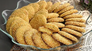 فقط كوب زيت وتعالي نعمل بقصم او كعك السمسم اللذيذ وبكمية وفيرة مع احلى كوب شاي كرك 