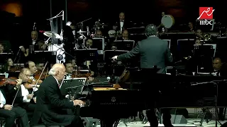 من حفل  العلا     زي ما هى حبها  للموسيقار عمر خيرت دندنها