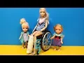 Download Lagu Leg cast ! Elsa and Anna toddlers - Barbie is the doctor