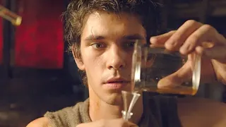 يقتل النساء ويصنع من أجسادهن عطور تلخيص فيلم Perfume 