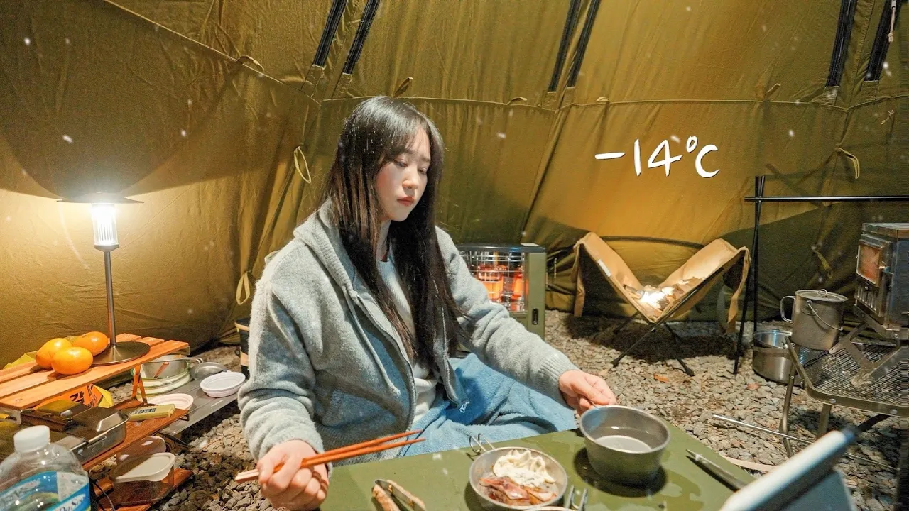 폭설이 내리던 날 꽁꽁 언 호수 앞 설중캠핑(feat.고양이) | 화목난로는 참 어려워...🥲| 김포 문수골캠핑장 썸네일