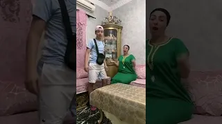 الشابة وردة تغني مع وليدها Chebawarda Shorts 