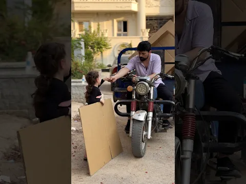 بتحاول تساعد امها في أي طريقة 🥹