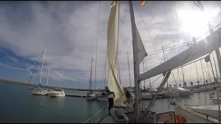SAILBOAT LIFE | How NOT to fold a HEADSAIL and preparing ZEPHYR for the WINTER –  Ep  38