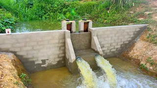 The Man Built A Dam To Block The Water With Four Powerful Discharge Gates.