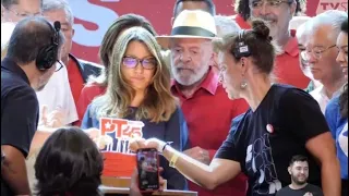 Confusão Aniversário do P.T! Lul4 dá PUXÃO em Janj4 hum1lha Pr1meira Dama
