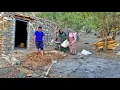 Download Lagu A young man helps Tuba build a room in the mountains.