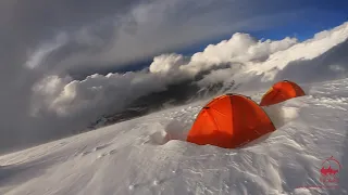 Видео: Восхождение на пик Ленина