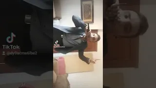 الشعار  العب بالنار وما تلعبش مع المستشار دندنها