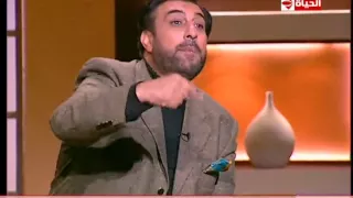 بوضوح الفنان حسام حسني يروي القصة الطريفة لفكرة كلمات أغنية أنا بحبك و غيرك أنت Nobody 