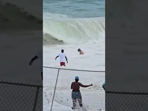 Strangers fight to save woman trapped by the ocean #hero #rescue #beachlife