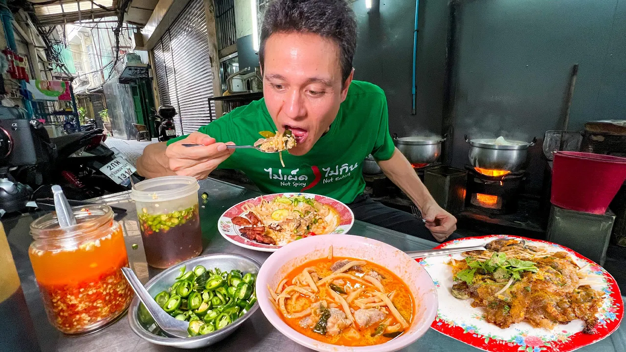 Thai Street Food - 5 MUST EAT Foods in Chinatown, Bangkok!! (Local Favorites Only!)