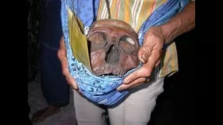 tradisi adat dayak memanggil roh leluhur dan memberi makan