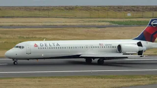 Delta Airlines Boeing 717-200 N899AT landing in PDX