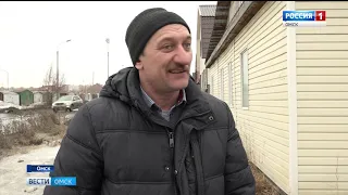 Омские коммунальщики прочищают ливнёвые трубы в частном секторе