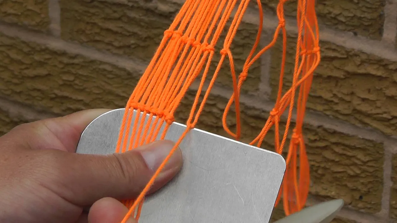 Netmaking 2- the basic knot in close up