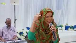 هالة عمر   بحب اخوي   لايف     من حفل زواج سوداني في الرياض السعودية   اغاني سودانية      دندنها