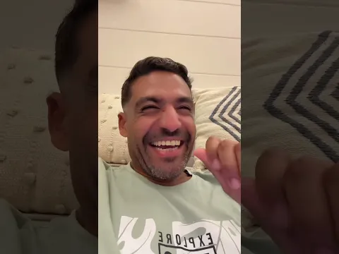 مين عندكم فى البيت بيتكلم و هو نايم؟