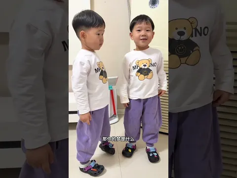 #敬礼中国🇨🇳 妈妈觉得你俩很棒👍🏻 敬礼姿势不对我们可以学习改正,爱国才是中国人从小刻在骨子里的爱国情怀#双胞胎