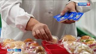 Омские школьники получат продуктовые наборы
