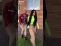 Download Lagu O homem que que pega a bunda da mulher e o outro cara ajudou ela