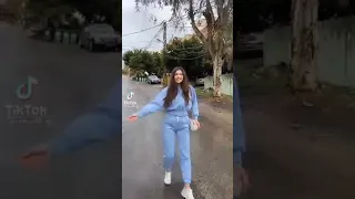 بوسة من الشفة لبنت القلب  بوسة من الشفة لبنت القلب