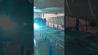 Laser-levelled dagger board to perfection #boatbuild #welding #aluminiumfabrication #boatbuilding